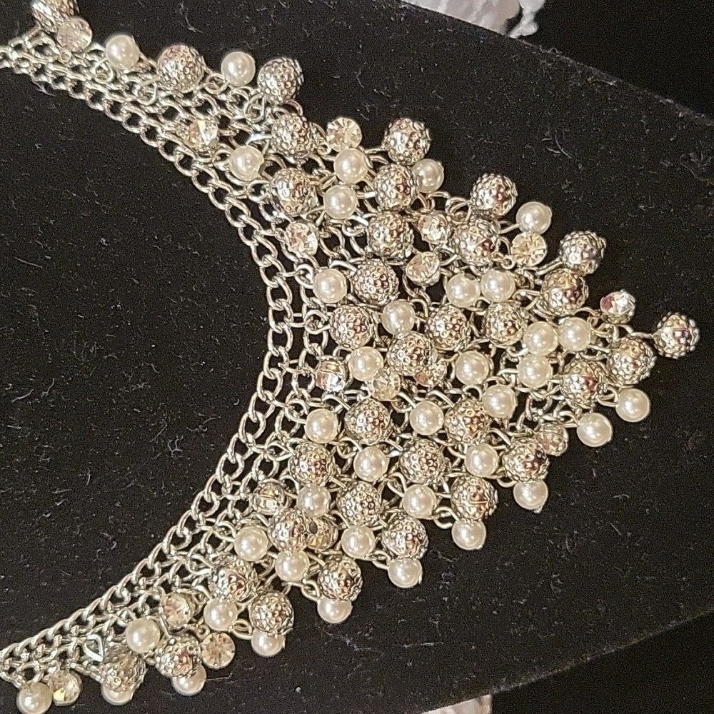 Necklace & Earrings - Picture 2 of 9